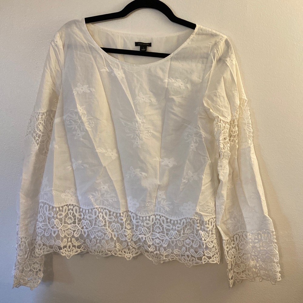 Ann Taylor white embroidered blouse with lace detailing, sz S